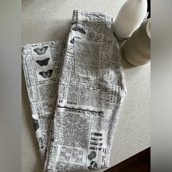 Zara White Newspaper Jeans - Picture 5 of 8